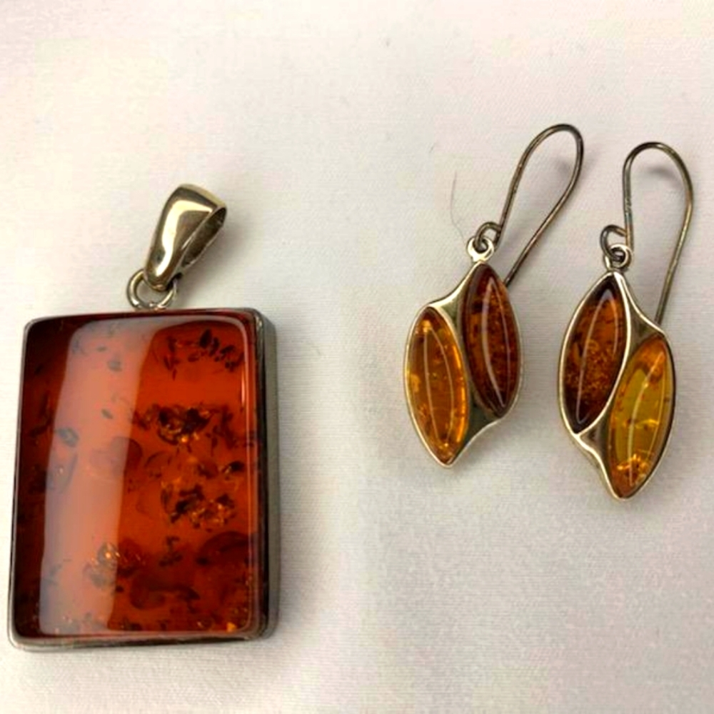 Beautiful Amber Pendant and Earrings